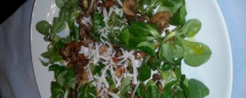 CAPRESE SIR MOZZARELLA, RAJČICA, MASLINOVO ULJE, BOSILJAK